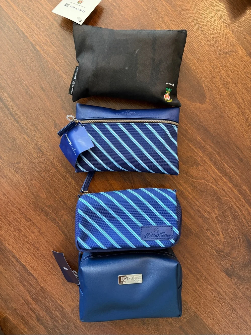 Lot of 4 United amenity kits